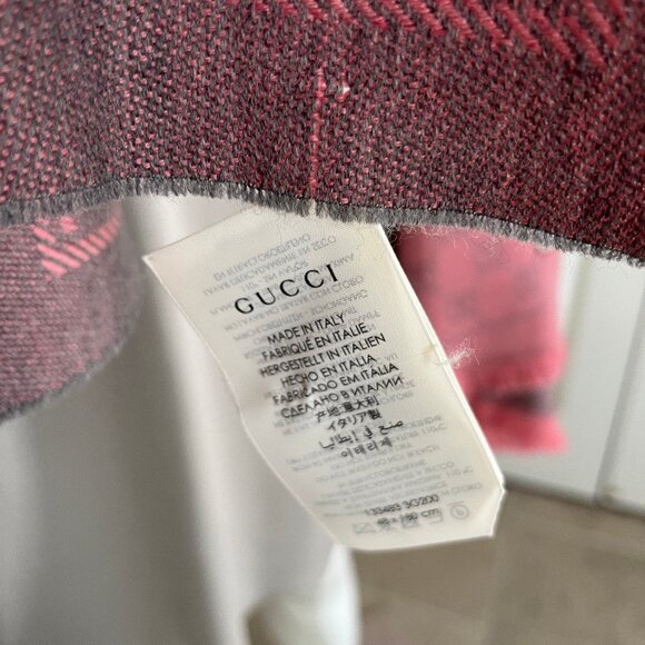 Gucci GG Wool Scarf in Graphite/Pink - Picture 10 of 14